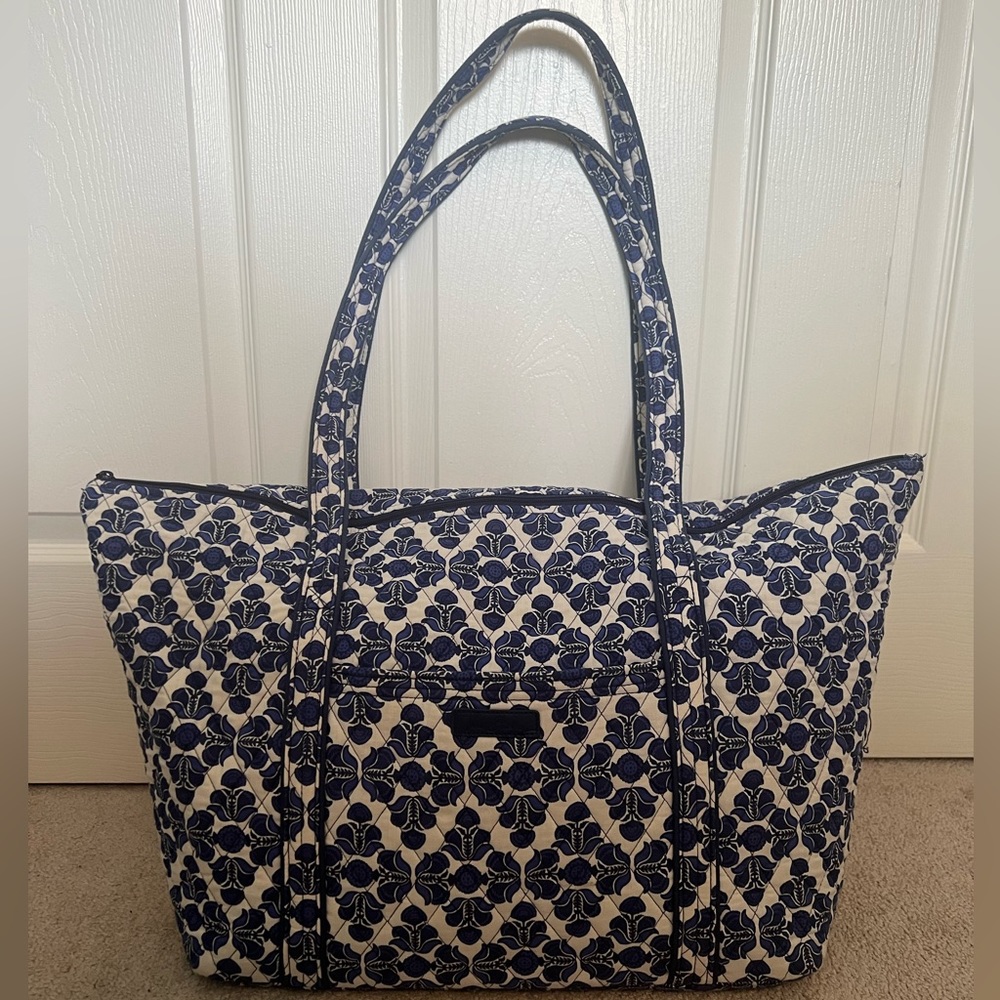 Vera Bradley weekend tote